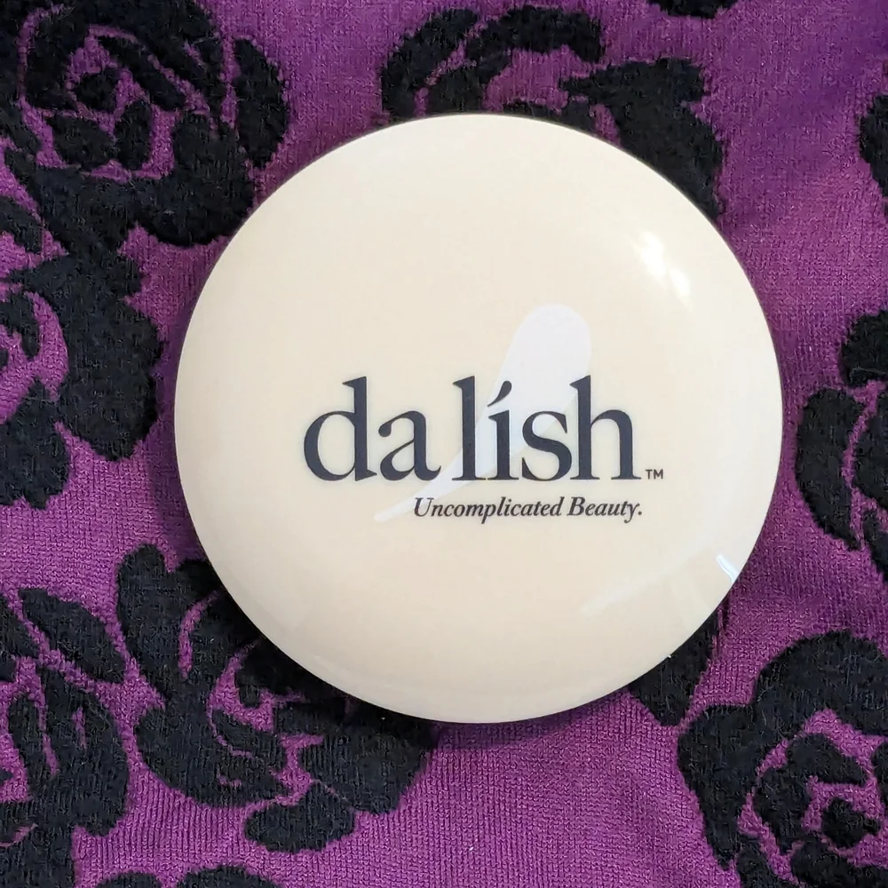 🌅 New Da Lish Highlighter In Sunrise - Soft Golden Glow 🌅